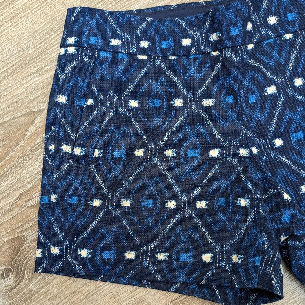 NEW J. Crew Blue Ikat Medallion Gauzey Chino Shorts Size 4